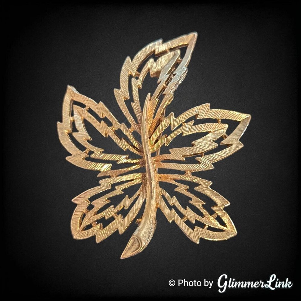 Vintage Sarah Coventry Gold Tone Maple Leaf Brooch Signed SC